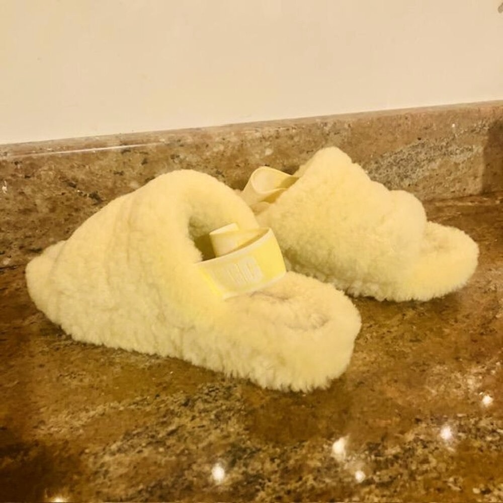 💛 UGG Fluff Yeah Chunky Wedge  Slippers Slides Sandals Sz 7 NEVER WORN OUTSIDE